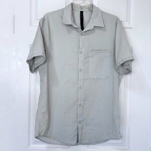 Lululemon Commission Short Sleeve Button Up Shirt Men’s Large Subdued Seersucker